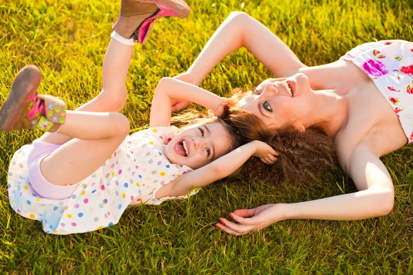 Mother and daughter outdoors — Stock Photo, Image