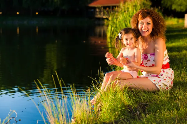 Mother and daughter outdoors — Stock Photo, Image