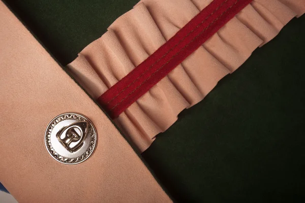 Costura de textura de cuero verde, rosa y rojo - colores vibrantes —  Fotos de Stock