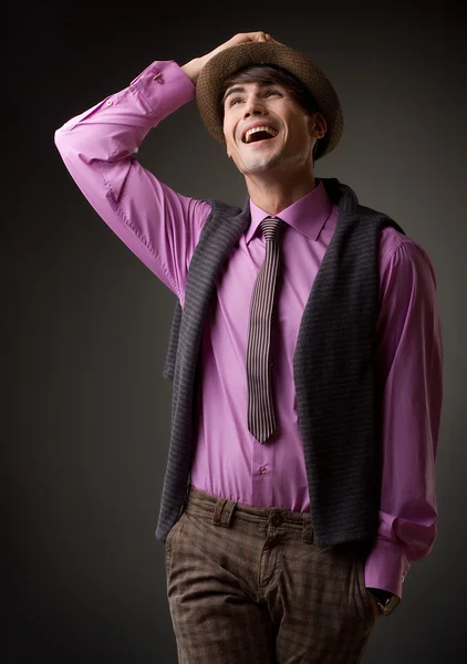 Retrato de uma mão modelo masculino jovem rindo - tiro de estúdio — Fotografia de Stock