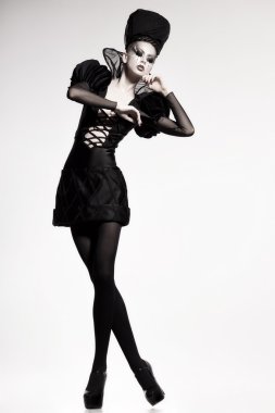 güzel model satranç kraliçesi olarak poz