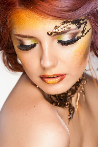 Hübsche Frau mit wunderschönem Fantasie-Make-up — Stockfoto