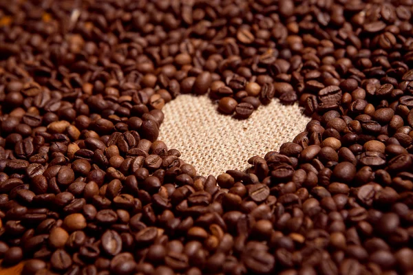 Coffee beans and the heart — Stock Photo, Image