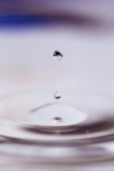 Las gotas azules de agua —  Fotos de Stock