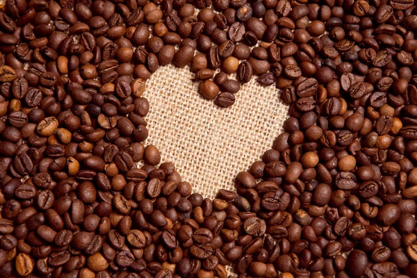 Coffee beans and the heart — Stock Photo, Image