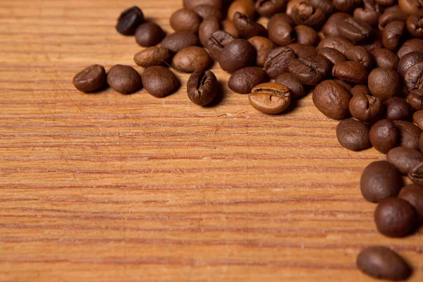 Kávébab, a fából készült háttér — Stock Fotó