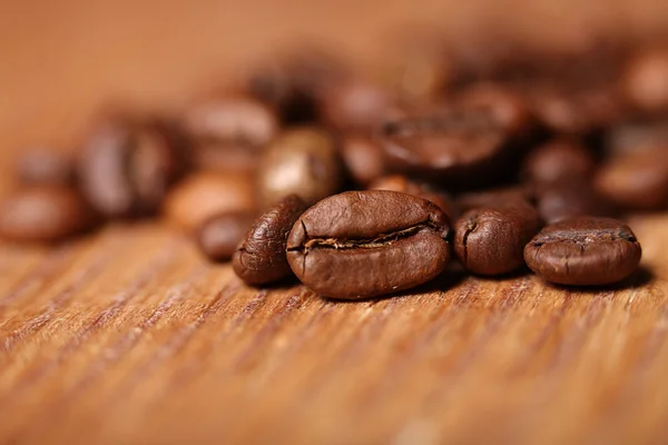 Macro photo of coffee beans, low depth of focus — Stock Photo, Image