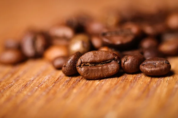 Coffee bean on wooden background — Stock Photo, Image