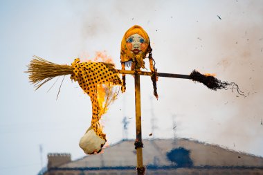 geleneksel karnaval effigies yanan Rusya, kışın kapalı.