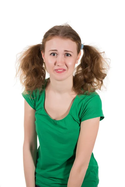 Retrato de mulher ofendida em vestido verde sobre branco — Fotografia de Stock