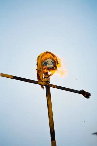 Traditional off winter in Russia, burning effigies of carnival. — Stock Photo, Image