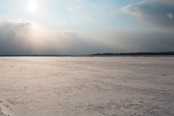 Río con hielo —  Fotos de Stock