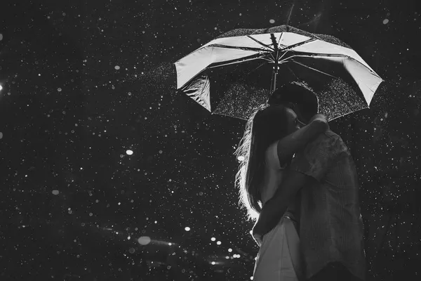 Amor na chuva — Fotografia de Stock