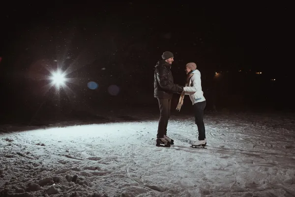 Young couple in winter skate rink — Stock Photo, Image