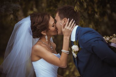 düğün günü mutlu bir çift. Gelin ve damat.
