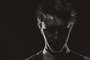 dramatik bir portre. siyah arka plan