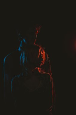 genç güzel çift siluet siyah beyaz