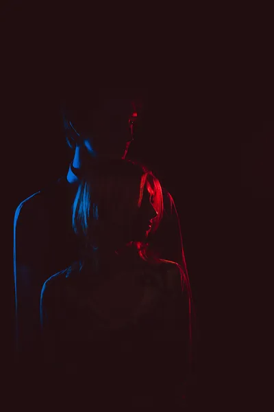 Young beautiful couple silhouette in Black and White — Stock Photo, Image