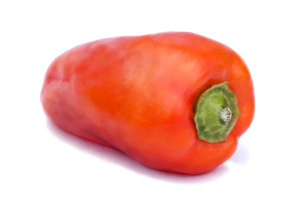 Κόκκινες πιπεριές σε λευκό φόντο. — Φωτογραφία Αρχείου