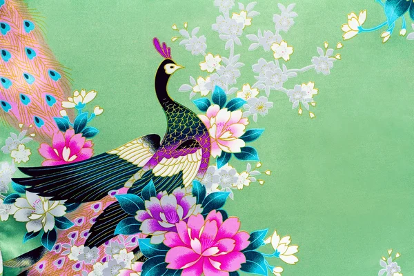 Fragmento de tela de seda hermosa con la imagen de flores y — Foto de Stock