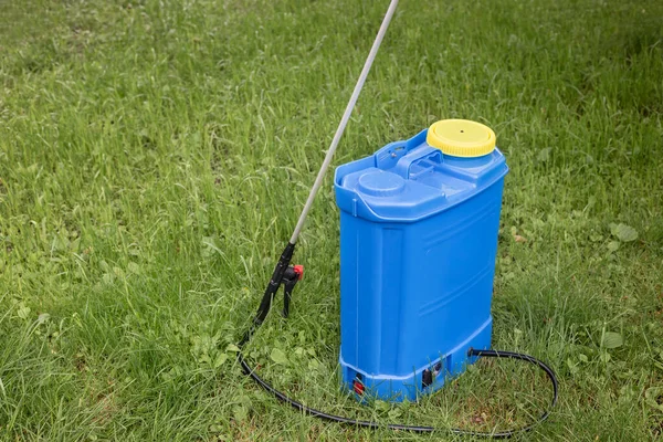 Pulvérisateur Batterie Pour Sac Dos Pour Protéger Les Arbres Les Photo De Stock