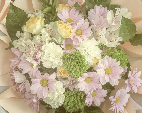 Kytice krásných květin zblízka, horní pohled — Stock fotografie