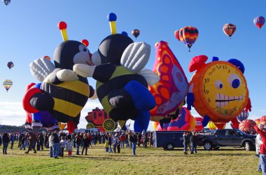 Albuquerque, new mexico, Amerika Birleşik Devletleri - Ekim 08: özel şekil sıcak hava balonları 40 baskı-in Ekim 2011 yılında düzenlenen Uluslararası balon fiesta albuquerque adlı özellikli.