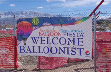 Albuquerque, new mexico, Amerika Birleşik Devletleri - Ekim 08: welcome baloncu işareti uluslararası balon fiesta Ekim 2011 tarihlerinde albuquerque 40 baskısı görüldü.
