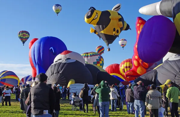 ALBUQUERQUE, NEW MEXICO, USA - OCTOBER 08: The Hornet hot air balloon was a featured attraction at the 40th edition of the Albuquerque International Balloon Fiesta held in October 2011. — Stock Photo, Image