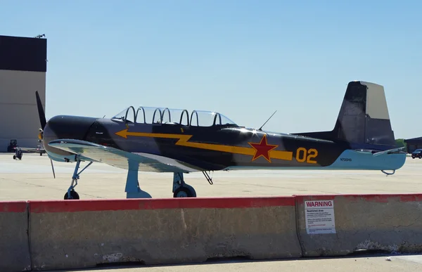 Mcguire air front base-wrightstown, new jersey, usa-May 12: ein 1982 nanchang china cj-6a starrer Flügel einmotoriges Flugzeug wurde beim Tag der offenen Tür der Basis am 12. Mai 2012 fotografiert. — Stockfoto