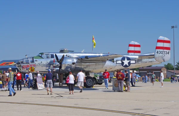McGUIRE AIR FORE BASE-WRIGHTSTOWN, NEW JERSEY, USA-MAY 12: A NORTH AMERICAN B-25 Mitchell bomber, registration number N9079Z, was on static display during the base's Open House held on May 12, 2012. — Stock Photo, Image
