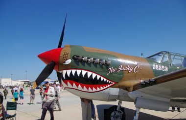 McGuire hava ön plana Bankası-wrightstown, new jersey, ABD-Mayıs 12: burun sanat curtiss wright p-40 uçak Bankası'nın açık hava partimiz resimde 1943 tarihinde düzenlenen 12 Mayıs 2012 tarihinde.