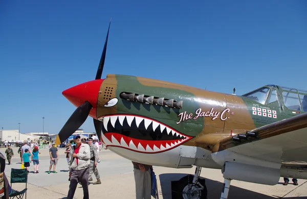 McGUIRE AIR FORE BASE-WRIGHTSTOWN, NEW JERSEY, USA-MAY 12: The nose art on a 1943 CURTISS WRIGHT P-40 aircraft is pictured during the base's Open House held on May 12, 2012. — Stock Photo, Image