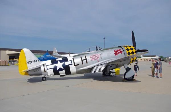 McGUIRE AIR FORE BASE-WRIGHTSTOWN, NEW JERSEY, USA-12 MAGGIO: Un aereo monomotore ad ala fissa della REPUBBLICA P-47D Thunderbolt del 1945 è raffigurato durante l'Open House della base tenutasi il 12 maggio 2012 . — Foto Stock