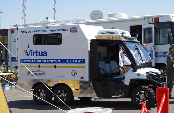 McGUIRE AIR FORE BASE-WRIGHTSTOWN, NEW JERSEY, USA-MAY 12: A New Jersey EMS Task Force Ambulance was on duty to handle any type of medical emergency during the base's Open House held on May 12, 2012. — Stock Photo, Image