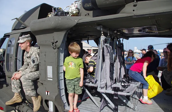 McGUIRE AIR FORE BASE-WRIGHTSTOWN, NEW JERSEY, USA-MAY 12: Children of all ages are seen touring a U.S. Army helicopter on static display during the base's Open House held on May 12, 2012. — Stock Photo, Image