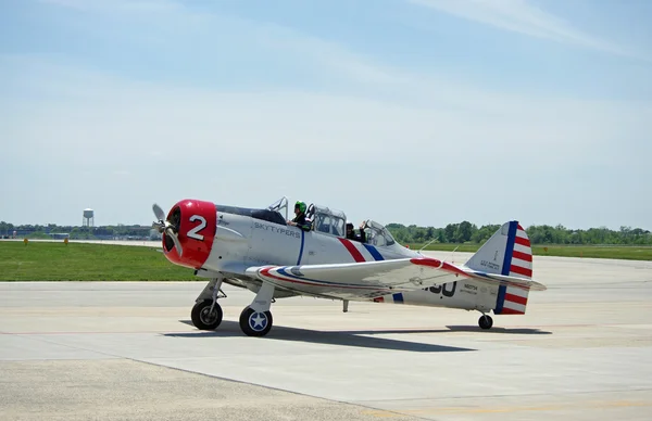 McGUIRE AIR FORE BASE-WRIGHTSTOWN, NEW JERSEY-MAY 12: A NORTH AMERICAN SNJ-2 fixed wing single engine aircraft, registration number N60734, is shown during the base's Open House held on May 12, 2012. — Stock Photo, Image