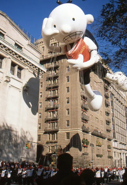 NOVA IORQUE-NOV 22: Tradição de férias desde 1924, o desfile anual do Dia de Ação de Graças da Macy é visto por mais de 3,5 milhões de pessoas. Foto aqui em 2012 é o diário de um balão Wimpy Kid . — Fotografia de Stock