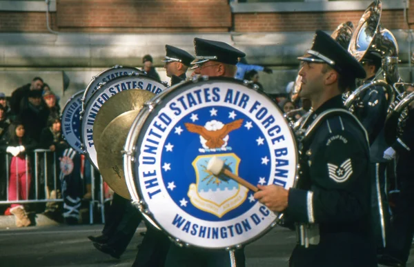 NEW YORK-NOV 22: A holiday tradition since 1924, the annual Macy's Thanksgiving Day Parade is seen by more than 3.5 million people. Pictured here in 2012 is the drum section of the U.S. Air Force band — Stock Image NEW YORK-NOV 22: A holiday tradition since 1924, the annual Macy's Thanksgiving Day Parade is seen by more than 3.5 million people. Pictured here in 2012 is the drum section of the U.S. Air Force band Stock Photo