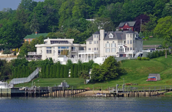 evler navesink Nehri yakınında kumlu kanca, new jersey, ABD Mayıs 2011 bu resim gösterilir.