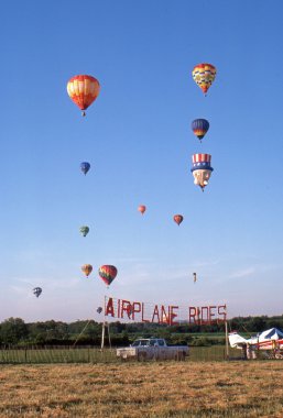 Solberg Havaalanı-readington, new jersey, ABD-Temmuz 17: resimde birçok sıcak hava balonları sıcak hava balon 1987 new jersey Festivali'nde uçtu ve bazıları.