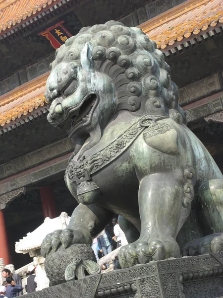 Summer Palace Chinese bronze lion — Stock Photo, Image