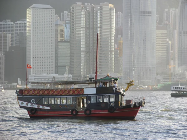 Hong Kong Harbor & båt — Stockfoto