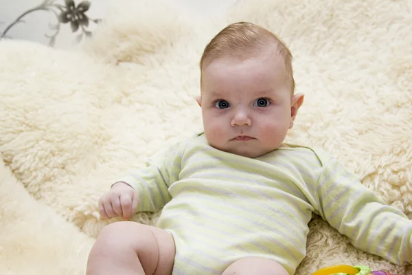 Engraçado lindo bebê 3 meses de idade — Fotografia de Stock