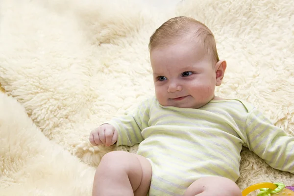 Grappige mooie baby 3 maanden oud — Stockfoto