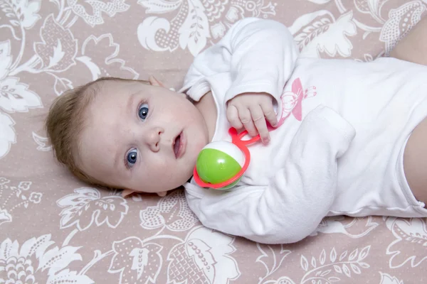 Engraçado lindo bebê 3 meses de idade — Fotografia de Stock