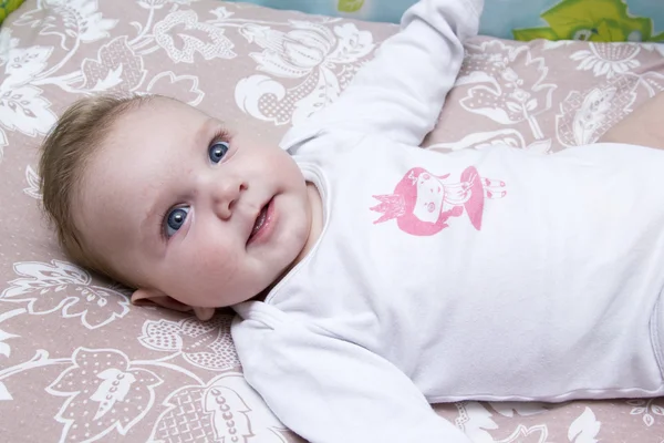 Roliga vackra baby 3 månader gammal — Stockfoto