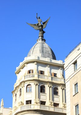 kubbe üzerinde angel