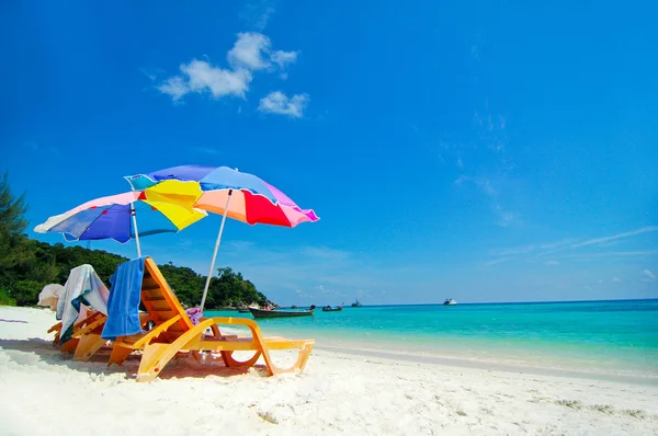 Barco y playa de TAILANDIA Fotos De Stock