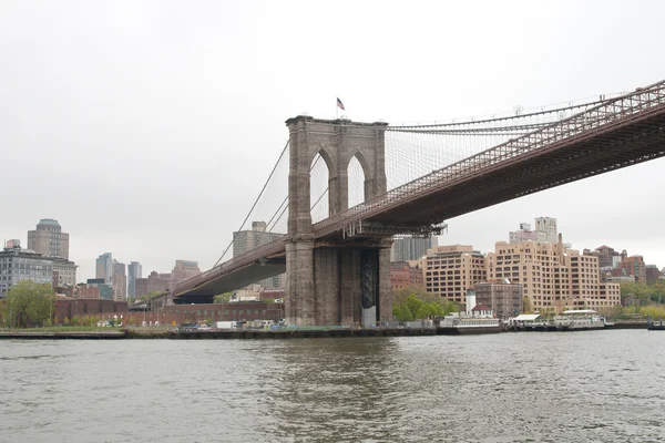 Edificio principal del Puente de Brooklyn, Ciudad de Nueva York — Foto de Stock